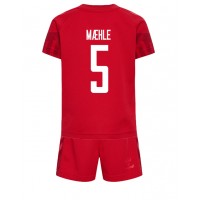 Danmark Joakim Maehle #5 Fotballklær Hjemmedraktsett Barn VM 2022 Kortermet (+ korte bukser)